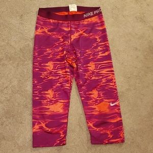🎉HP🎉 Nike Pro workout leggings - size L